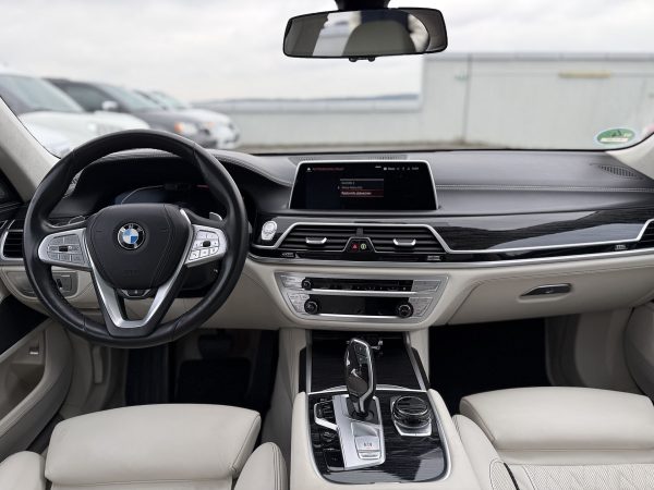BMW Seria 7 750Li xDrive 530CP 2020 - Image 17