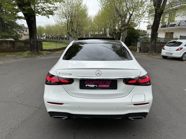 Mercedes-Benz E Class 300 de 4MATIC Plug-in Hybrid AMG Line 306CP 2022 - Image 3