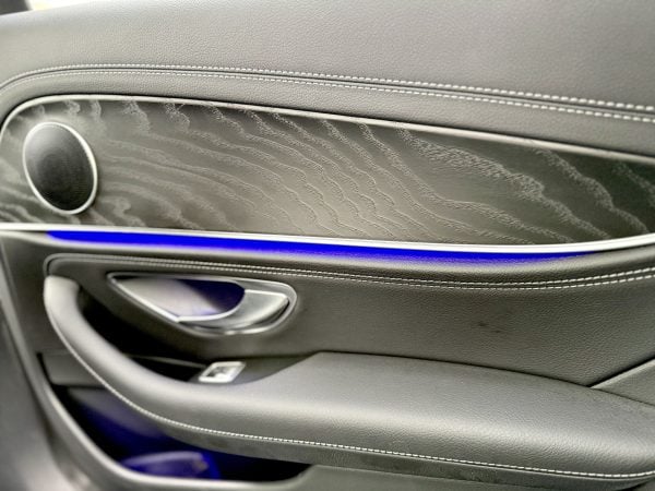 Mercedes-Benz E Class 300 de 4MATIC Plug-in Hybrid AMG Line 306CP 2022 - Image 12