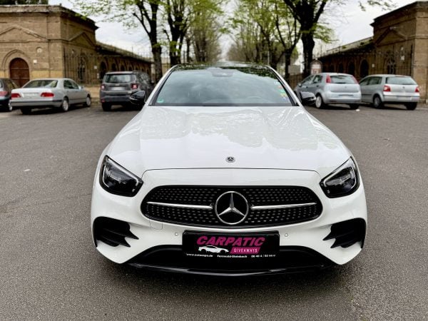 Mercedes-Benz E Class 300 de 4MATIC Plug-in Hybrid AMG Line 306CP 2022 - Image 17