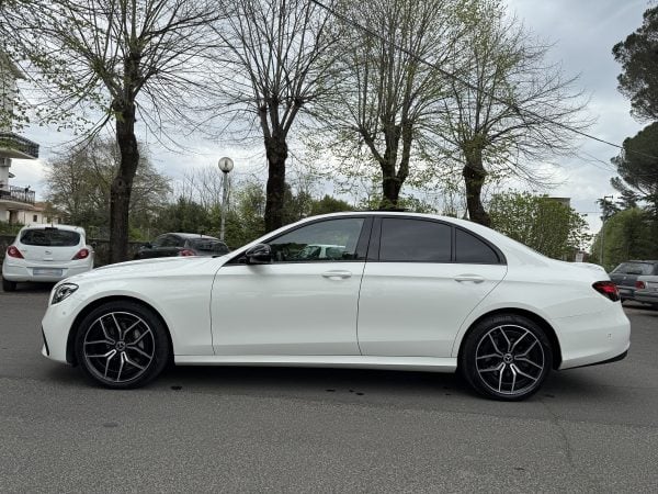 Mercedes-Benz E Class 300 de 4MATIC Plug-in Hybrid AMG Line 306CP 2022 - Image 4