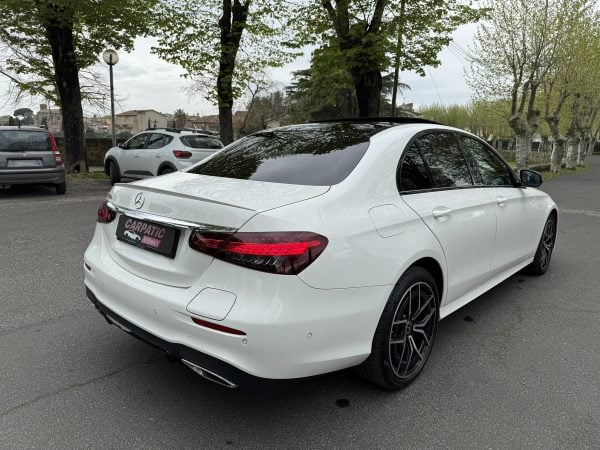 Mercedes-Benz E Class 300 de 4MATIC Plug-in Hybrid AMG Line 306CP 2022 - Image 5