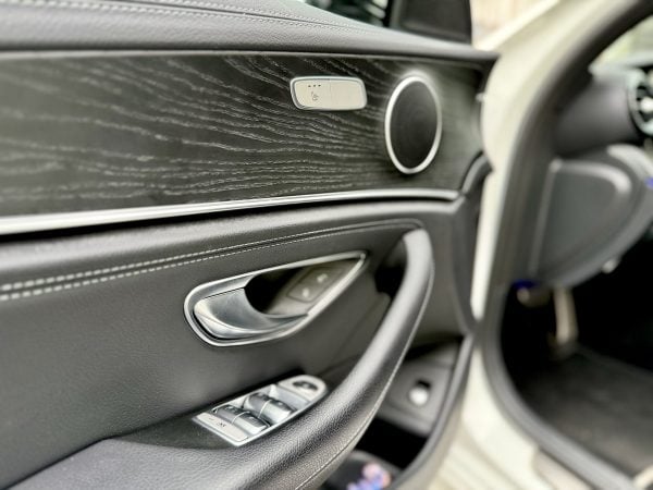 Mercedes-Benz E Class 300 de 4MATIC Plug-in Hybrid AMG Line 306CP 2022 - Image 8