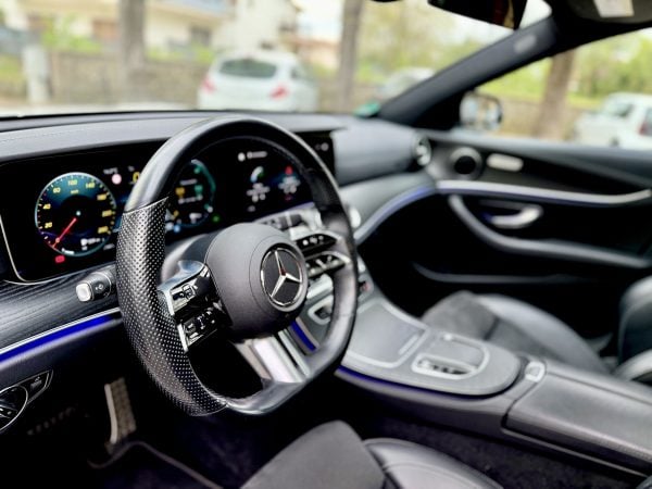 Mercedes-Benz E Class 300 de 4MATIC Plug-in Hybrid AMG Line 306CP 2022 - Image 9