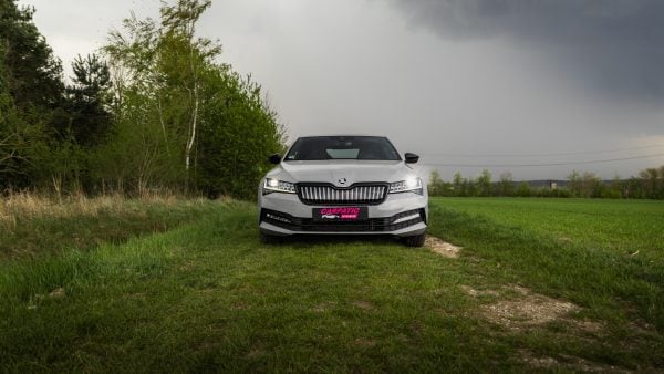 Skoda Superb Sportline iV 218CP 2021 - Image 2