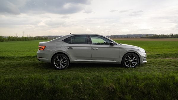 Skoda Superb Sportline iV 218CP 2021 - Image 12