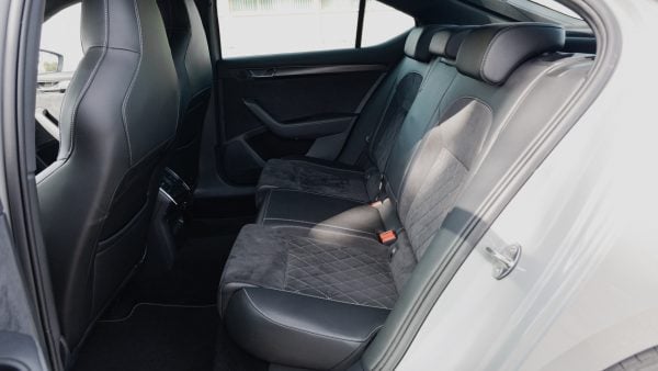 Skoda Superb Sportline iV 218CP 2021 - Image 16
