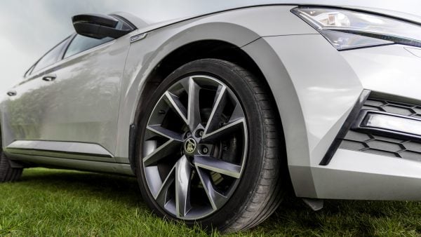 Skoda Superb Sportline iV 218CP 2021 - Image 4