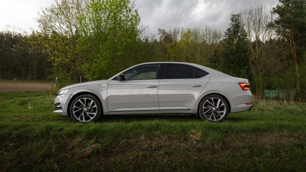 Skoda Superb Sportline iV 218CP 2021 - Image 9