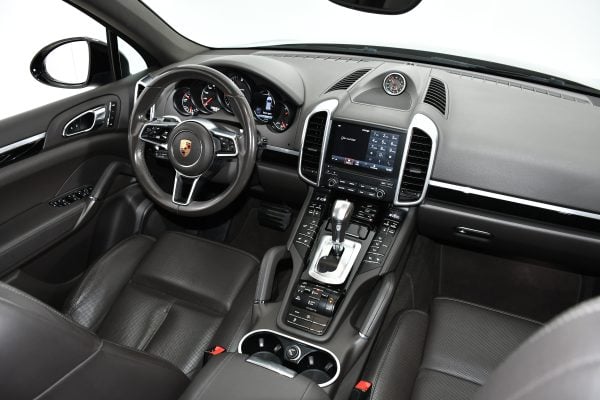 Porsche Cayenne 3.0L 262CP 2017 + €1000 POCKET MONEY - Image 11