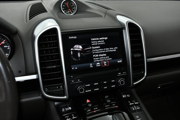 Porsche Cayenne 3.0L 262CP 2017 + €1000 POCKET MONEY - Image 15