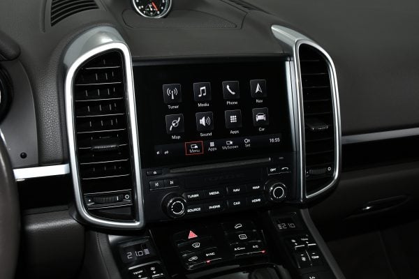 Porsche Cayenne 3.0L 262CP 2017 + €1000 POCKET MONEY - Image 17