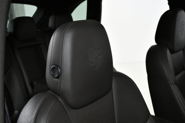 Porsche Cayenne 3.0L 262CP 2017 + €1000 POCKET MONEY - Image 32