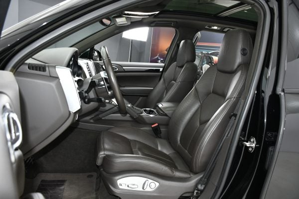 Porsche Cayenne 3.0L 262CP 2017 + €1000 POCKET MONEY - Image 10