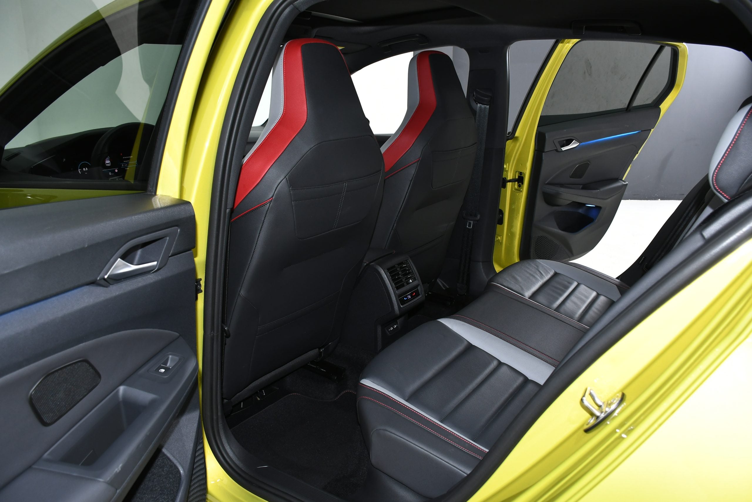 VW GOLF 8 GTI (300 HP) 2022 + €1000 POCKET MONEY - Image 13